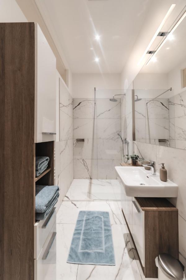 Cozy Apartment, 2 Private Terraces, 8 Min To City Center Wien Eksteriør bilde