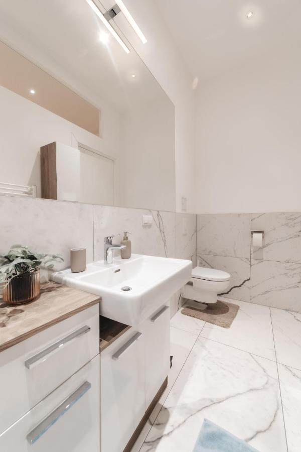Cozy Apartment, 2 Private Terraces, 8 Min To City Center Wien Eksteriør bilde